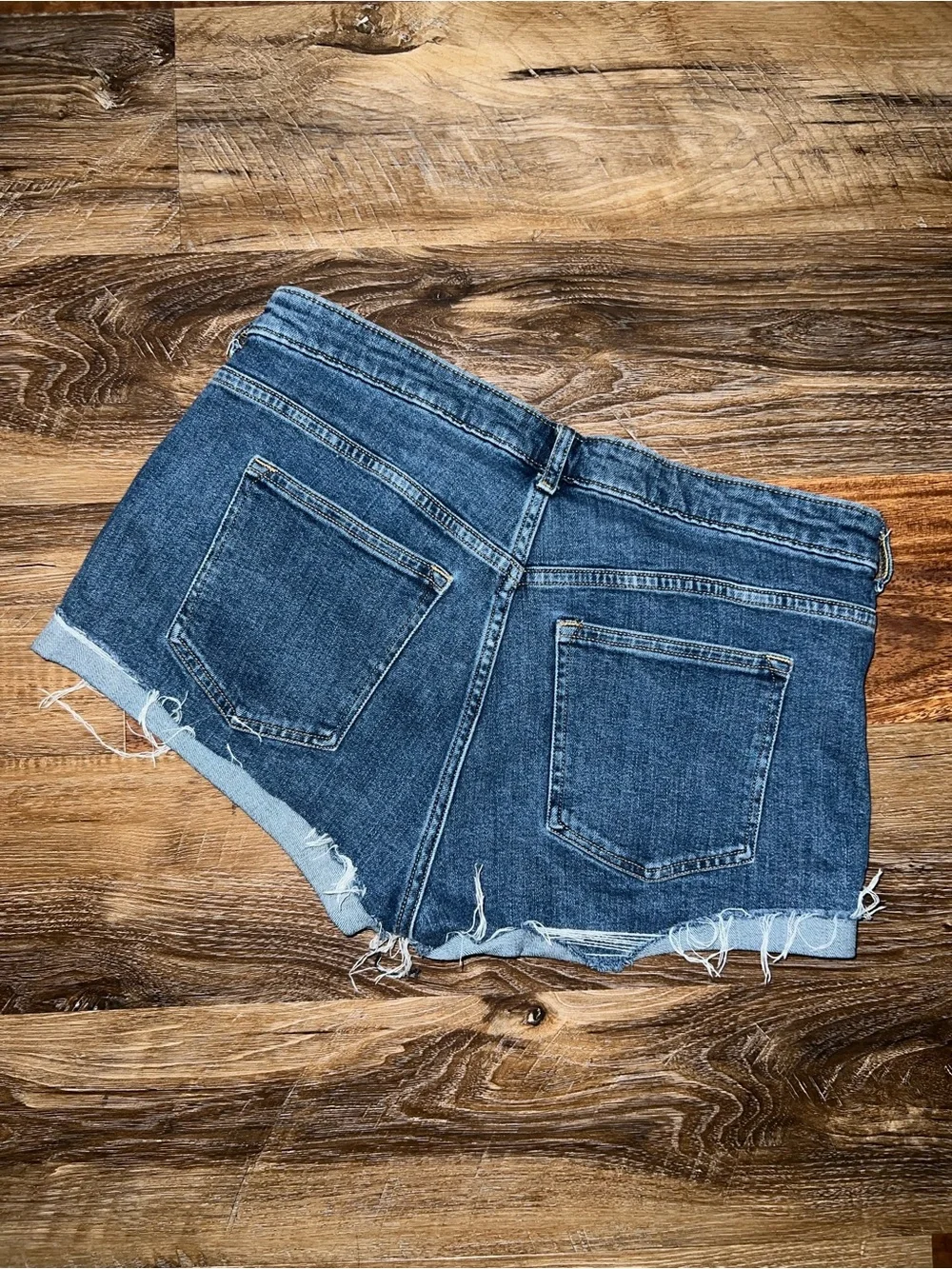 H&M Dark Blue Distressed Frayed Rolled Cuff Denim Shorts, Size 8 - Picture 7 of 7